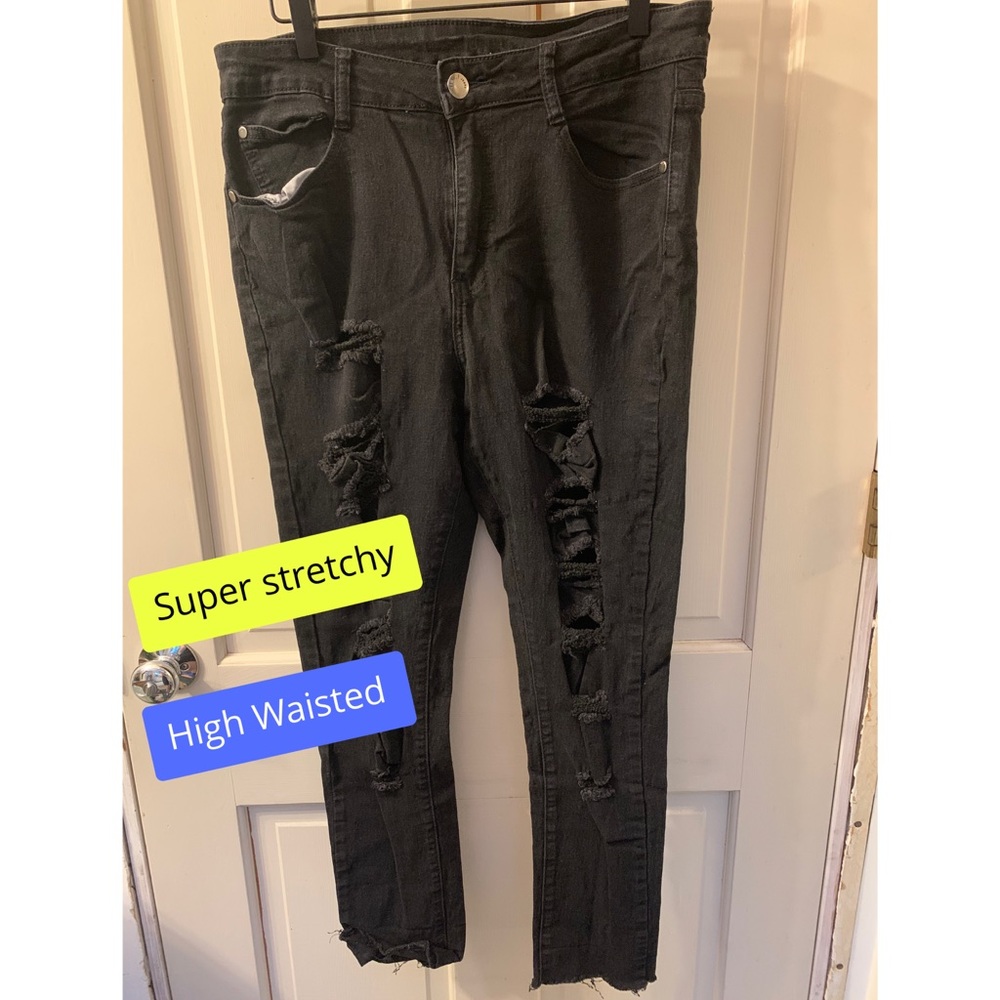 🥀Black Distressed Skinnies- High-Waisted Cut🥀